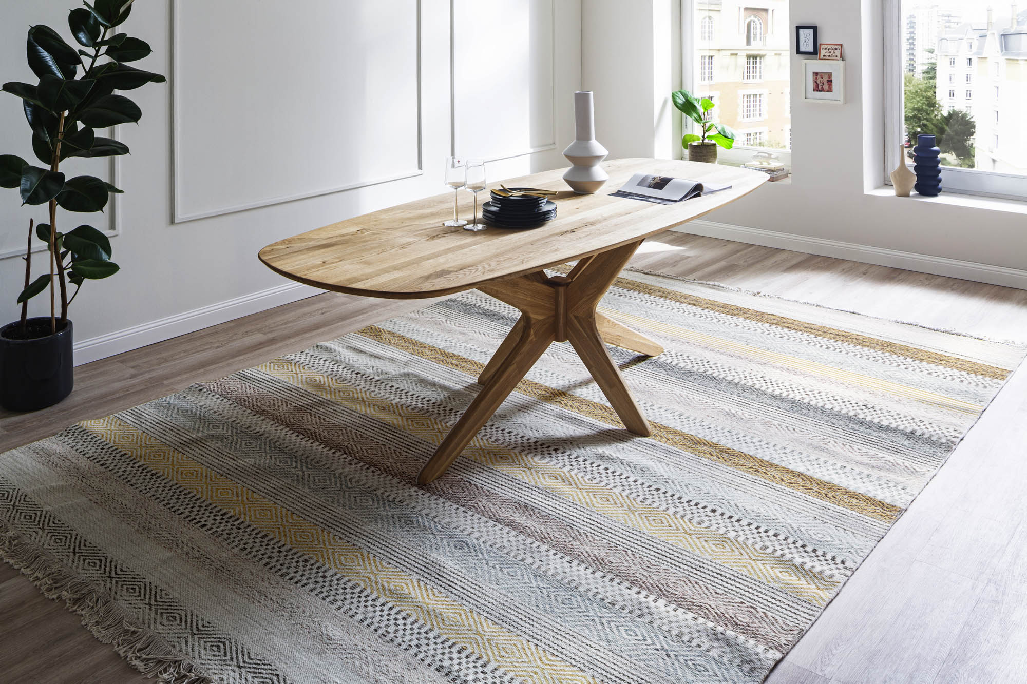 Esstisch Jerrilyn Wildeiche massiv - Oval mit Schweizer Kante
