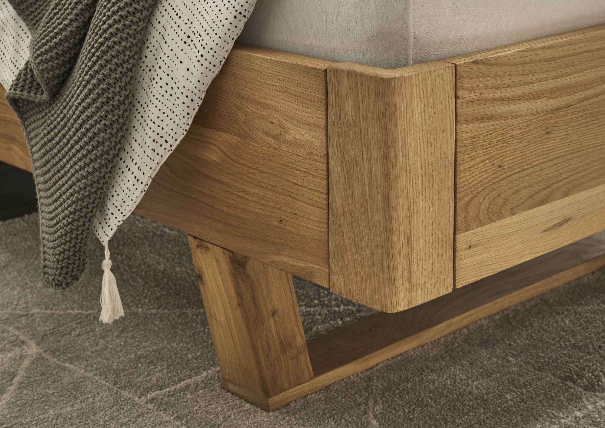 Bett Lederoptik beige ca. 140 x 200 cm Eiche massiv - Tjark