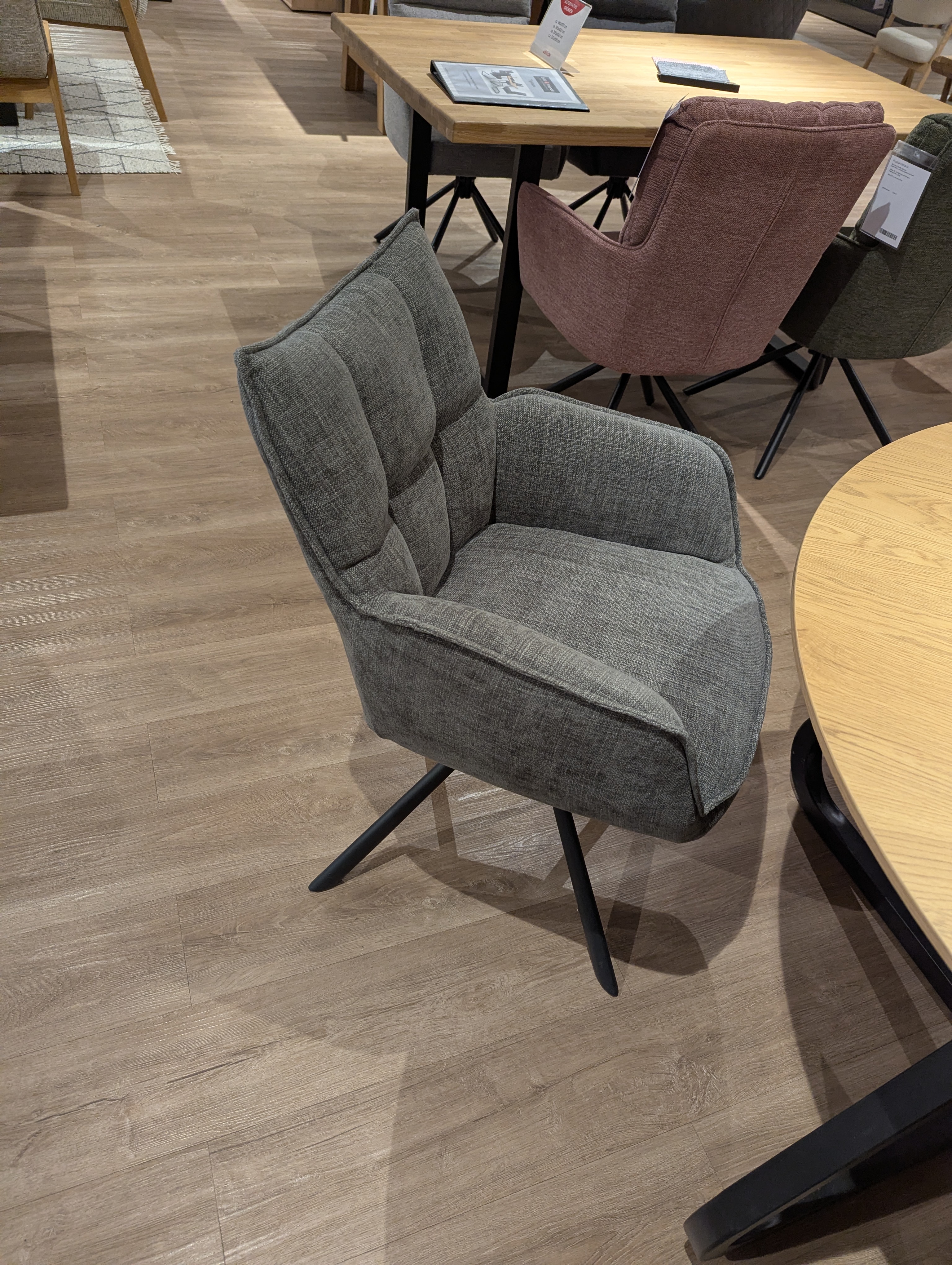 Unique Furniture 4 Fuß Stuhl mit Armlehne MATHIAN - AUSSTELLUNGSSTÜCK