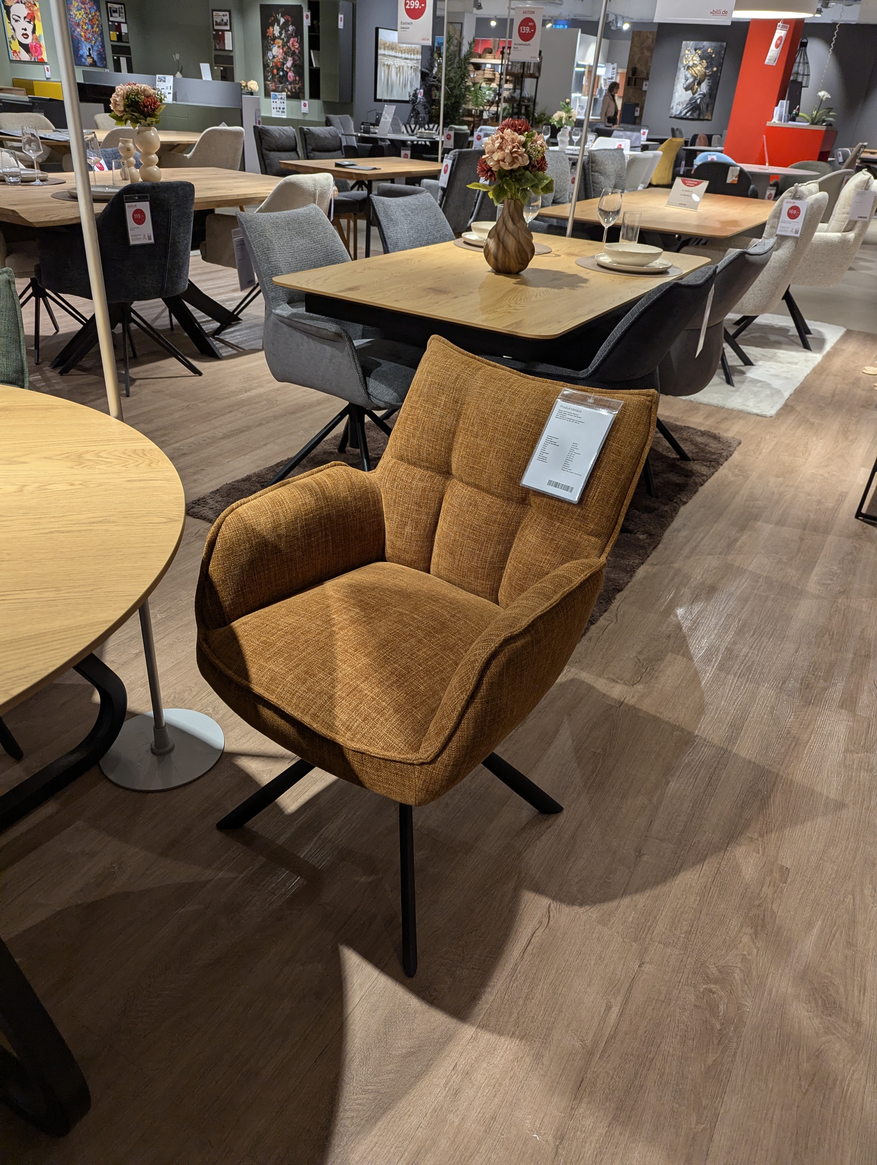 Unique Furniture 4 Fuß Stuhl mit Armlehne MATHIAN - AUSSTELLUNGSSTÜCK