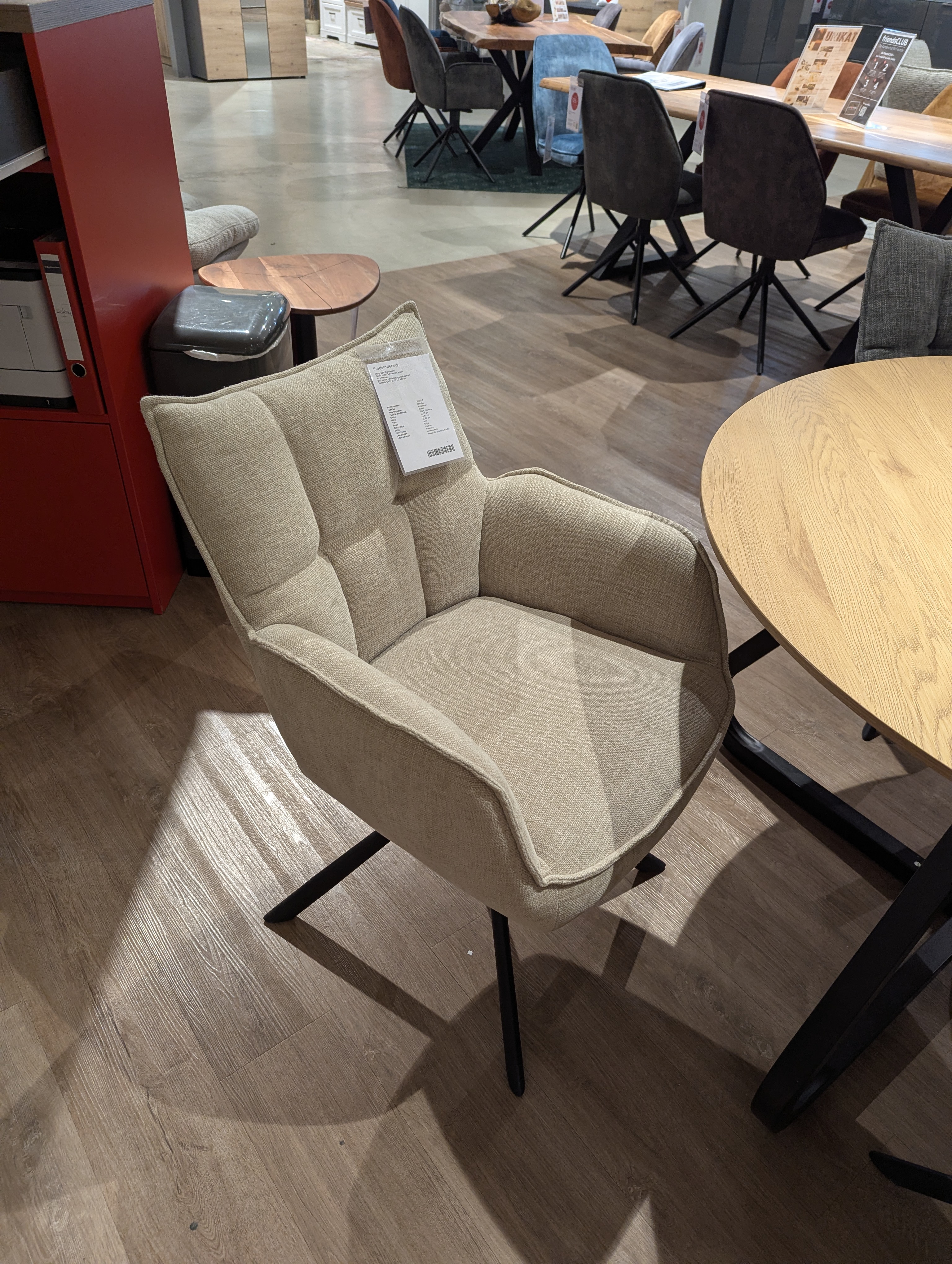 Unique Furniture 4 Fuß Stuhl mit Armlehne MATHIAN - AUSSTELLUNGSSTÜCK