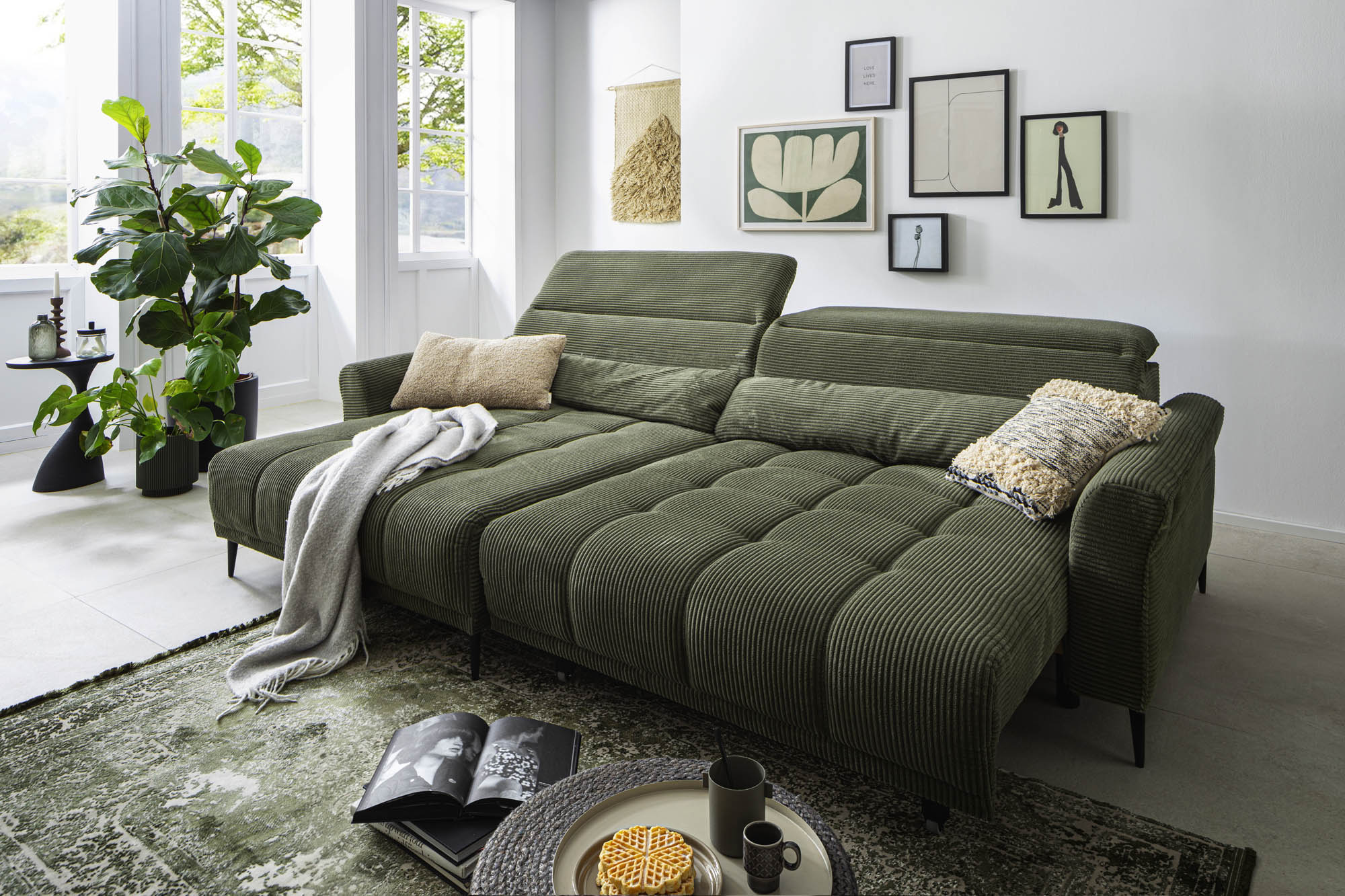 Wohnlandschaft Cord Grün - inkl. elektrischer XXL-Sitztiefenverstellung und 2 Kopfteilverstellungen  -  Wolve