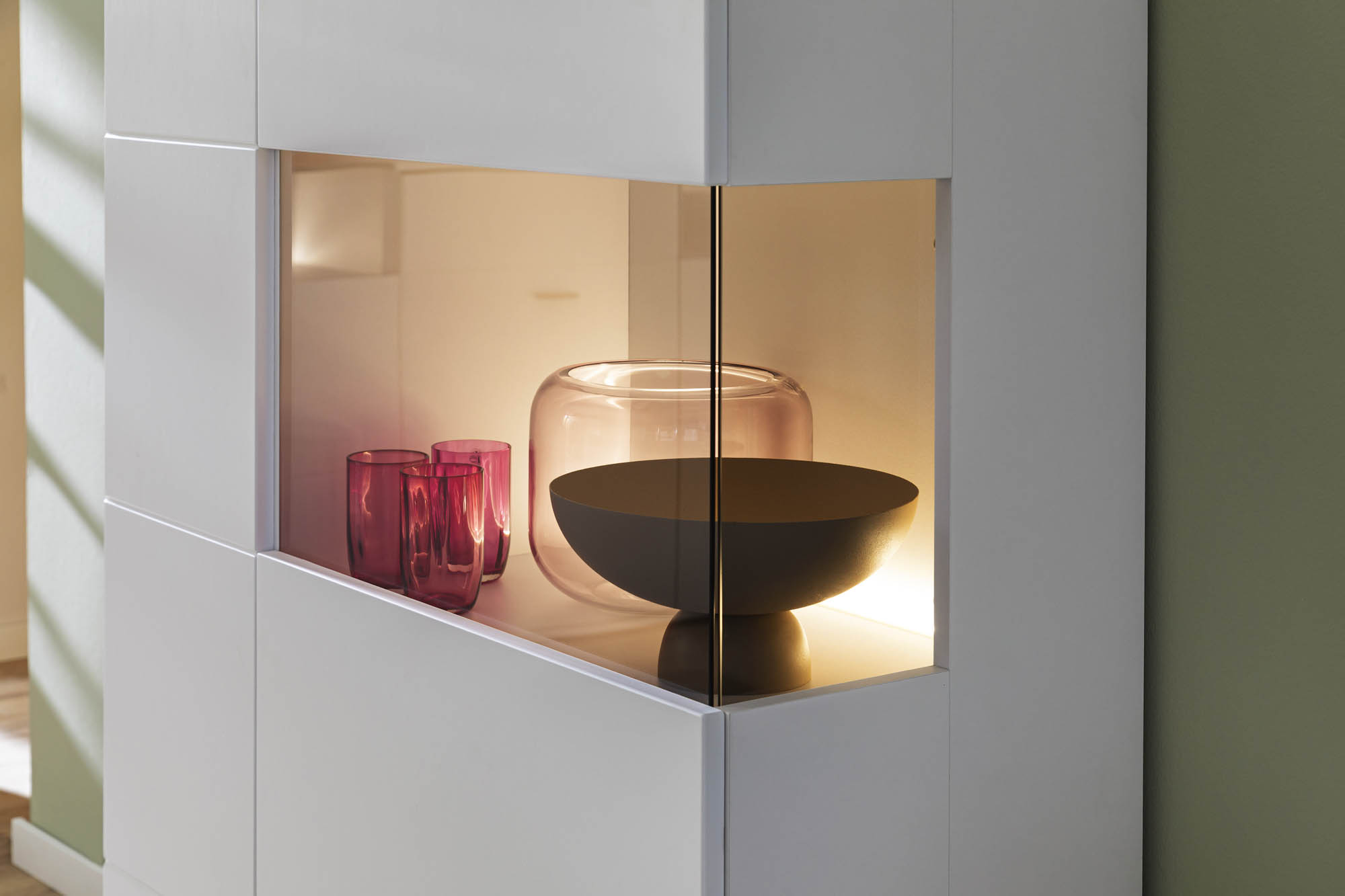 Highboard alpinweiß Dekor - mit 2 Türen und Glas,  -  Rivalee