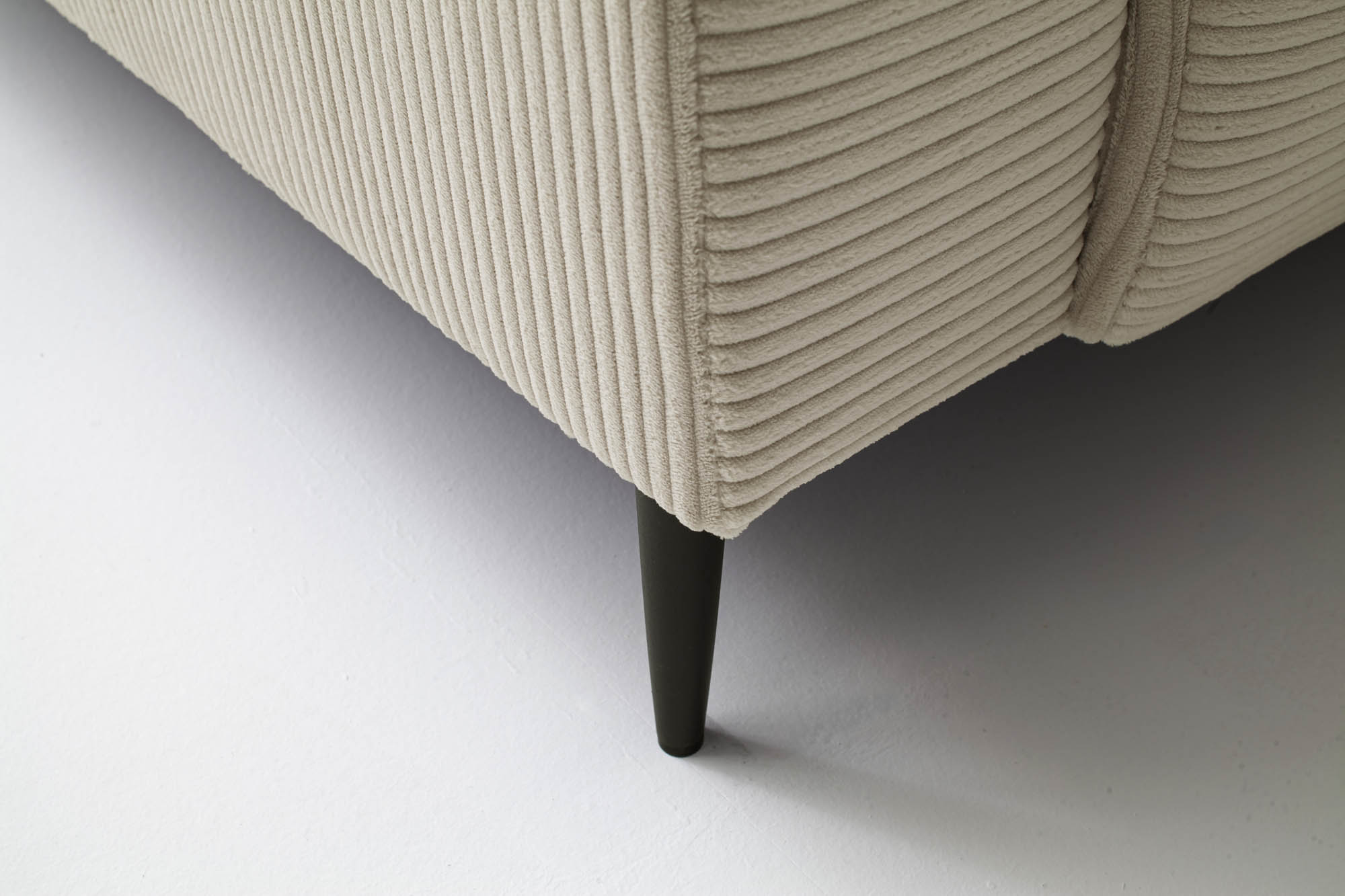 Wohnlandschaft Ottomane links Cord beige - manuellen Kopfteilverstellungen - inkl. 2 mittlere Kissen - mit elektrische Sitztiefenverstellung